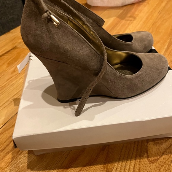 Platform Heels - Picture 4 of 4